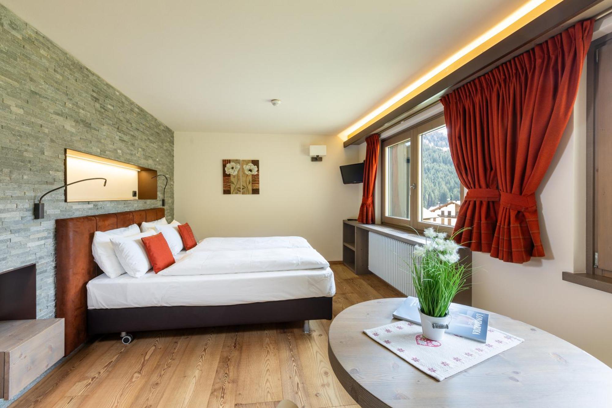Hotel Cardo Isolaccia Bagian luar foto