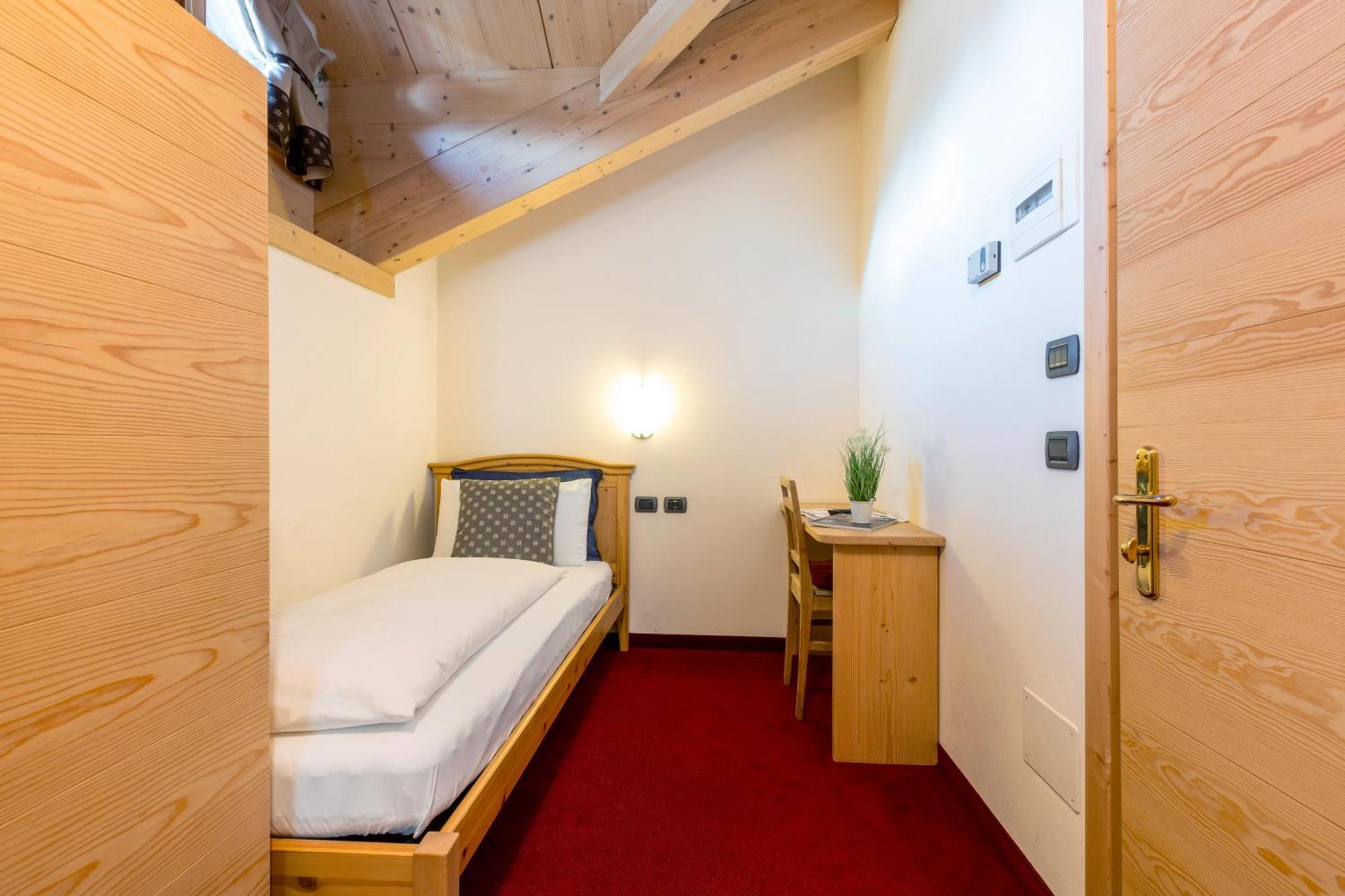 Hotel Cardo Isolaccia Bagian luar foto