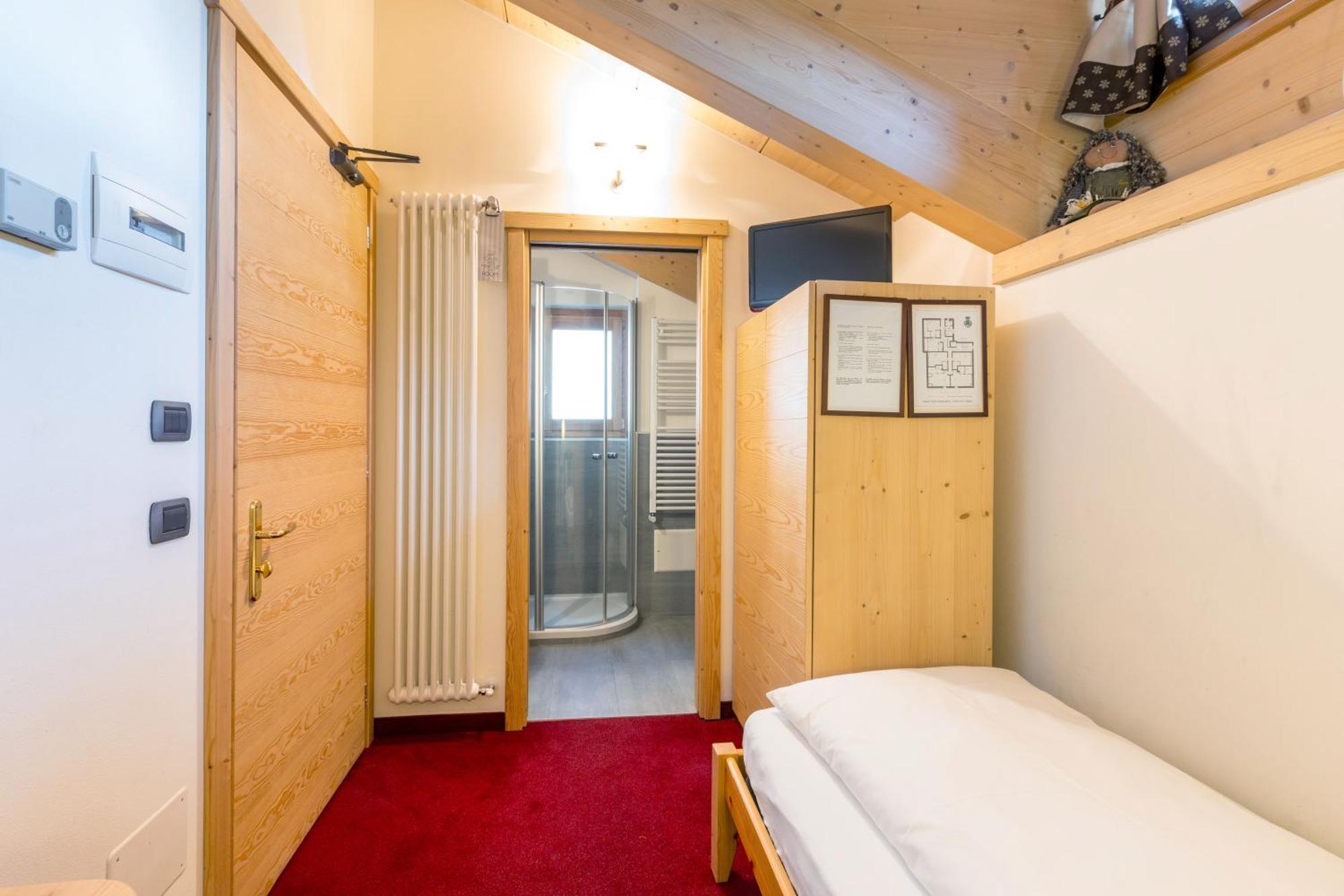 Hotel Cardo Isolaccia Bagian luar foto