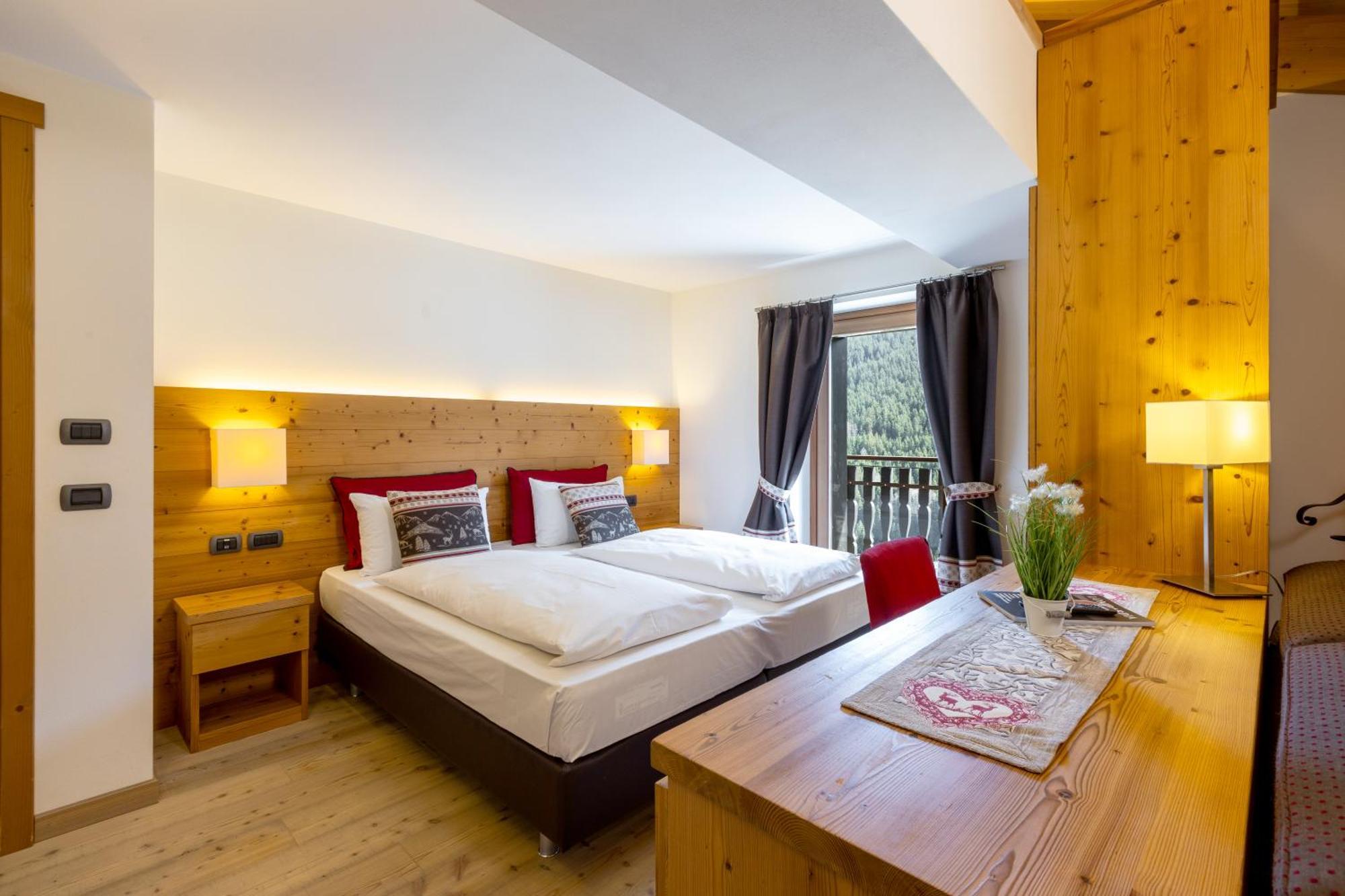 Hotel Cardo Isolaccia Bagian luar foto