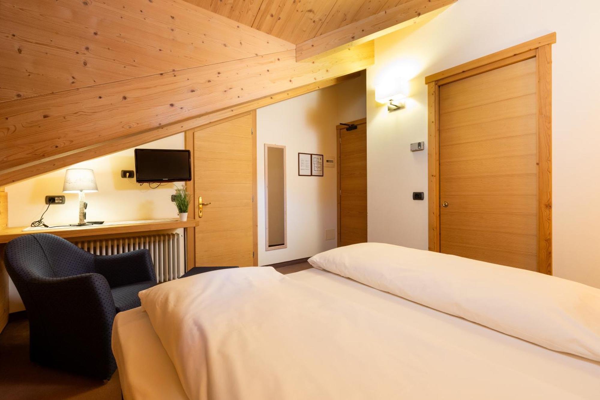 Hotel Cardo Isolaccia Bagian luar foto