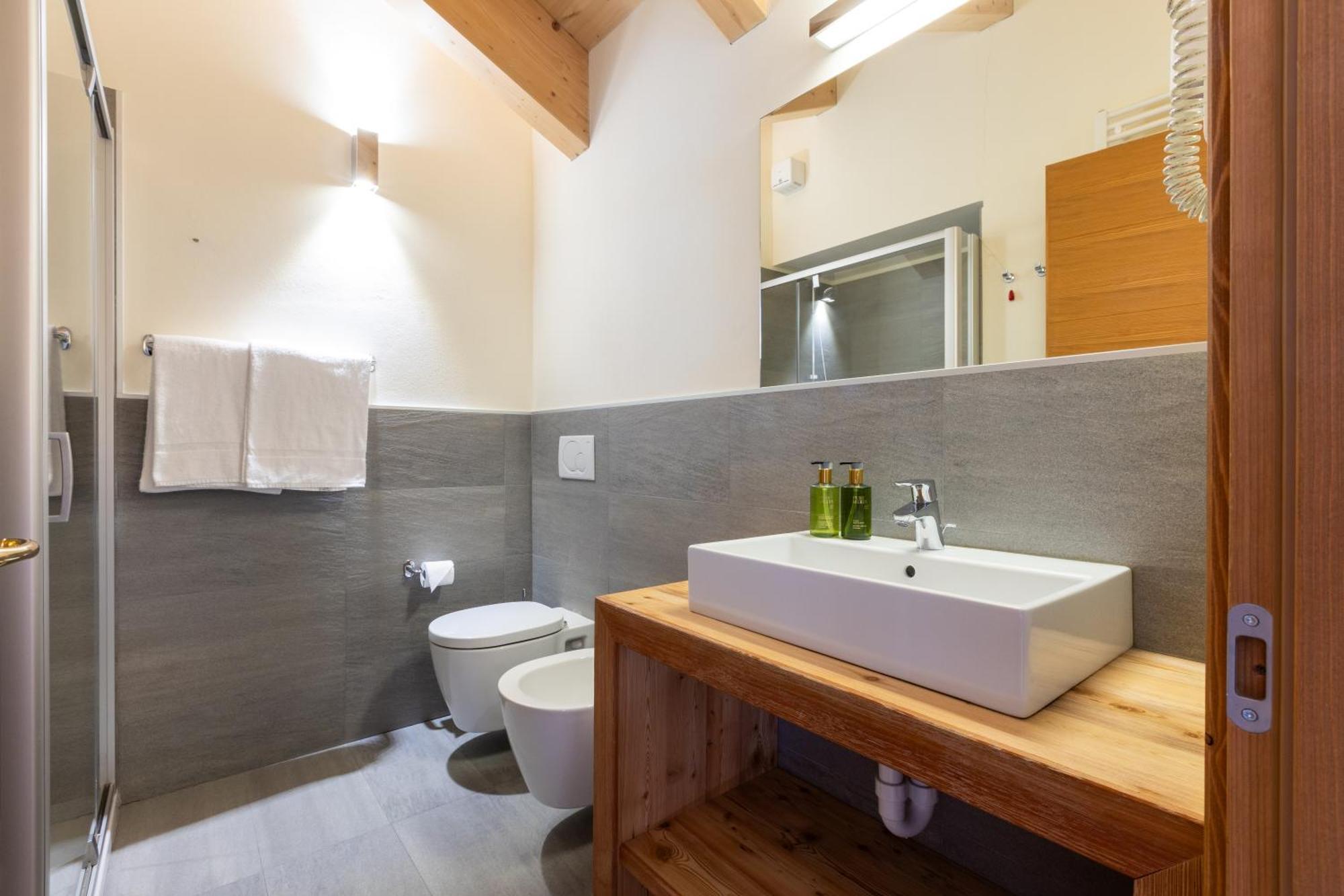 Hotel Cardo Isolaccia Bagian luar foto