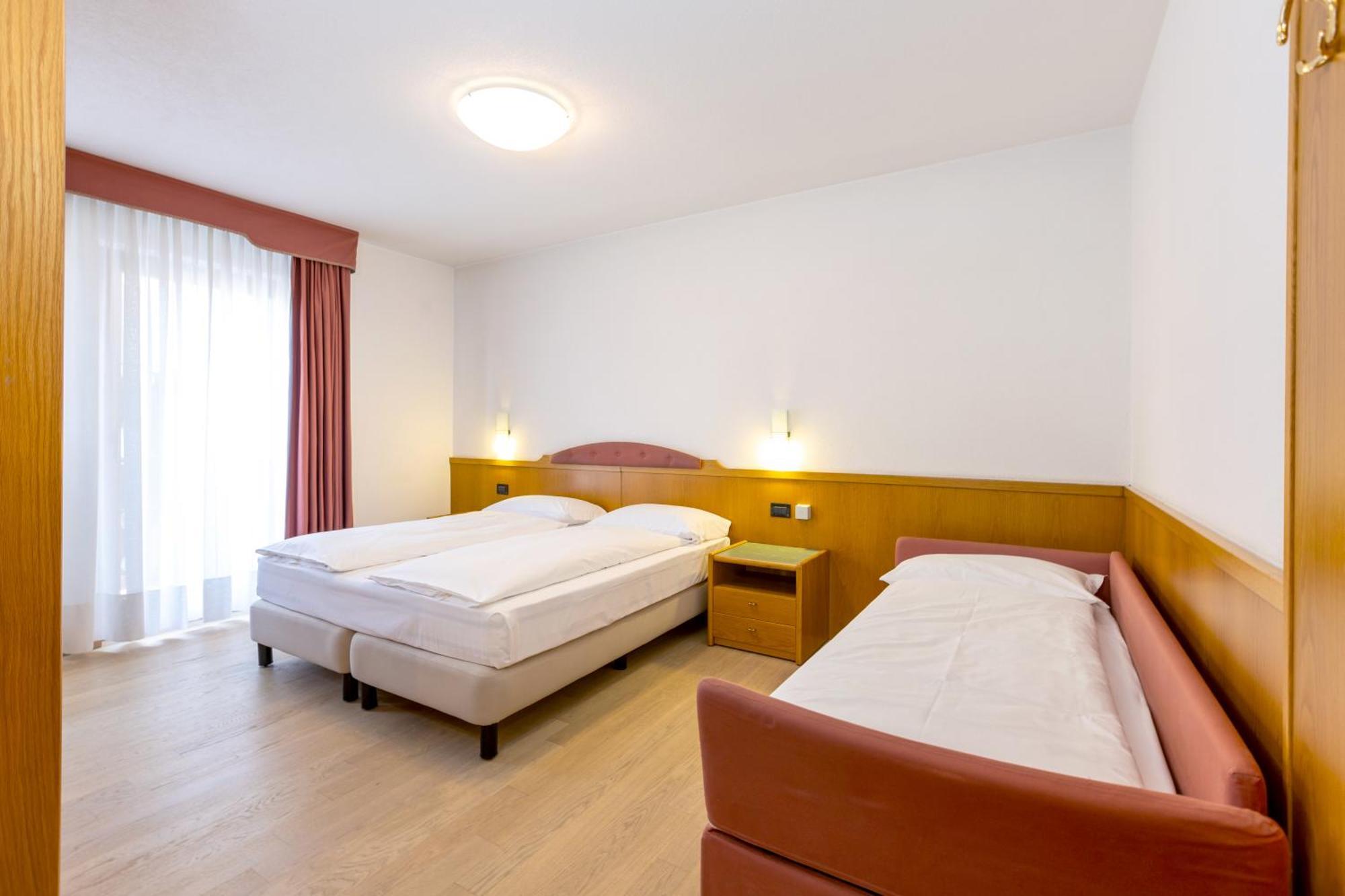Hotel Cardo Isolaccia Bagian luar foto