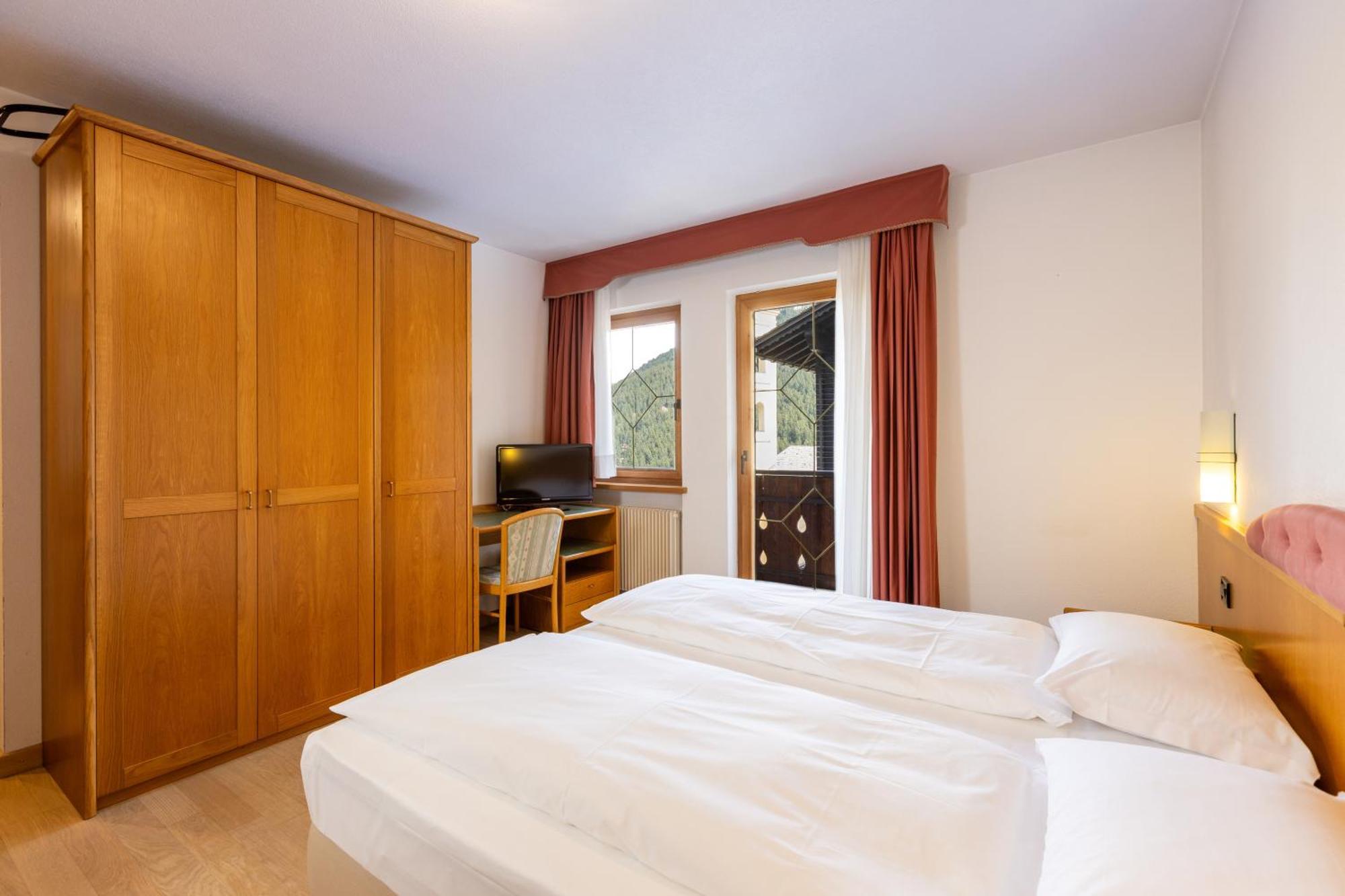 Hotel Cardo Isolaccia Bagian luar foto