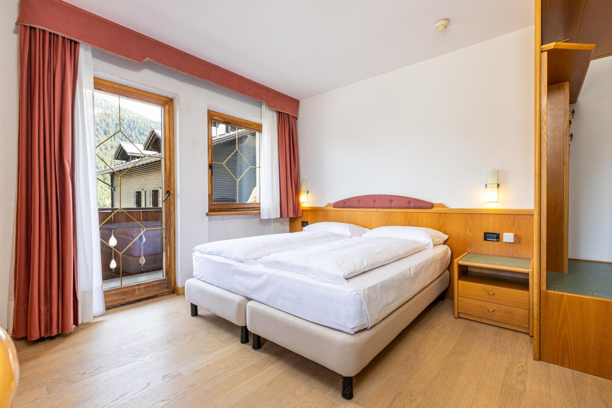 Hotel Cardo Isolaccia Bagian luar foto
