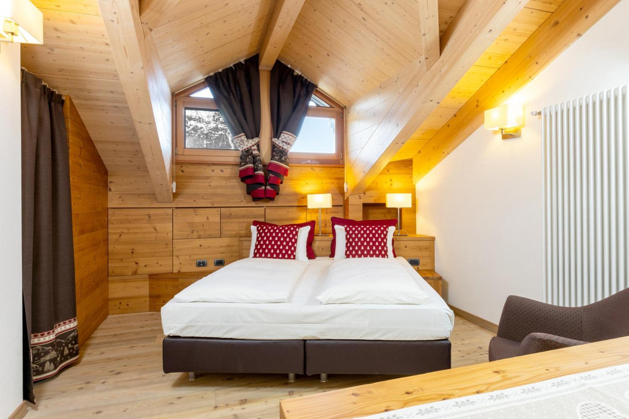 Hotel Cardo Isolaccia Bagian luar foto