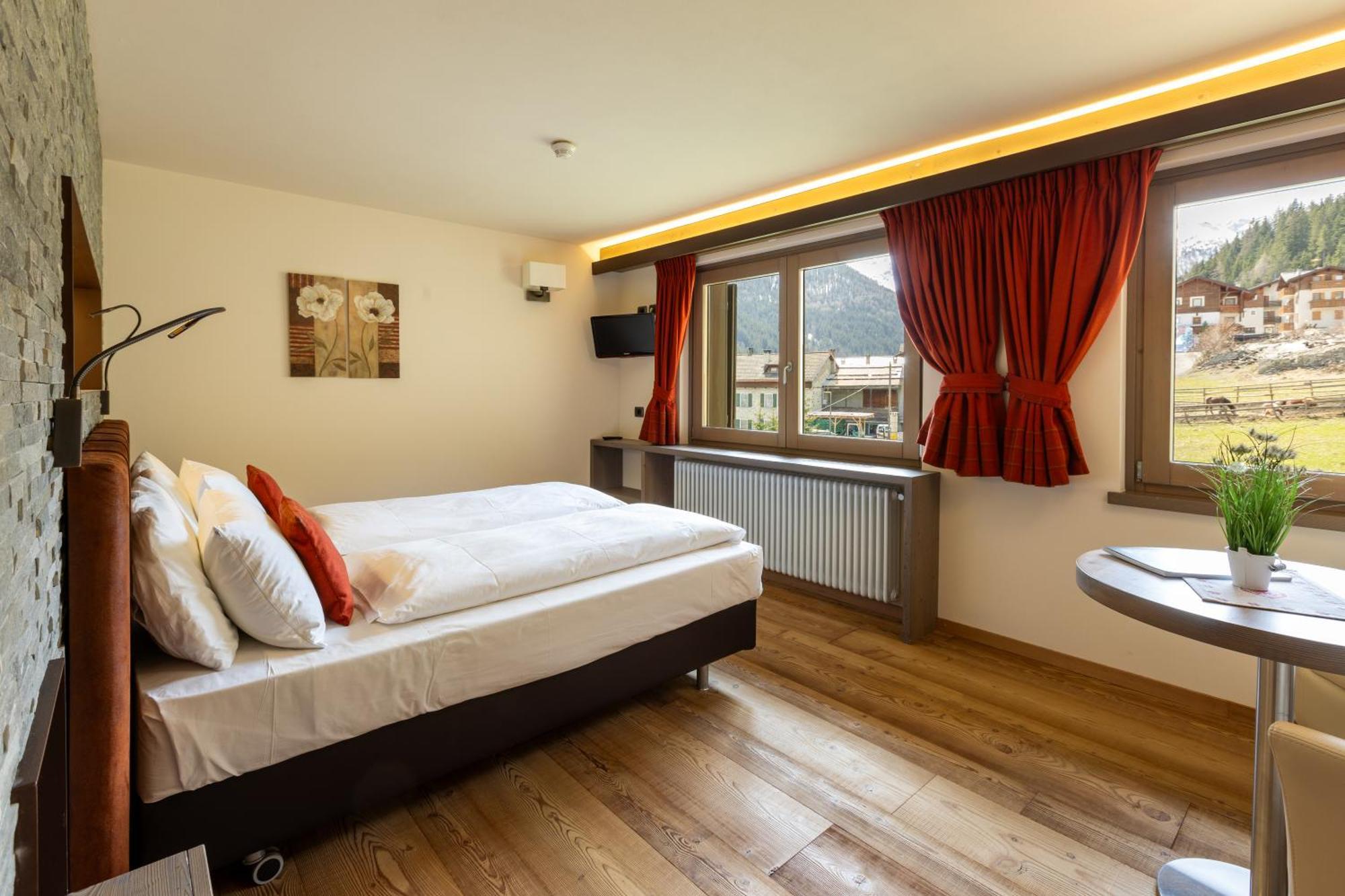 Hotel Cardo Isolaccia Bagian luar foto