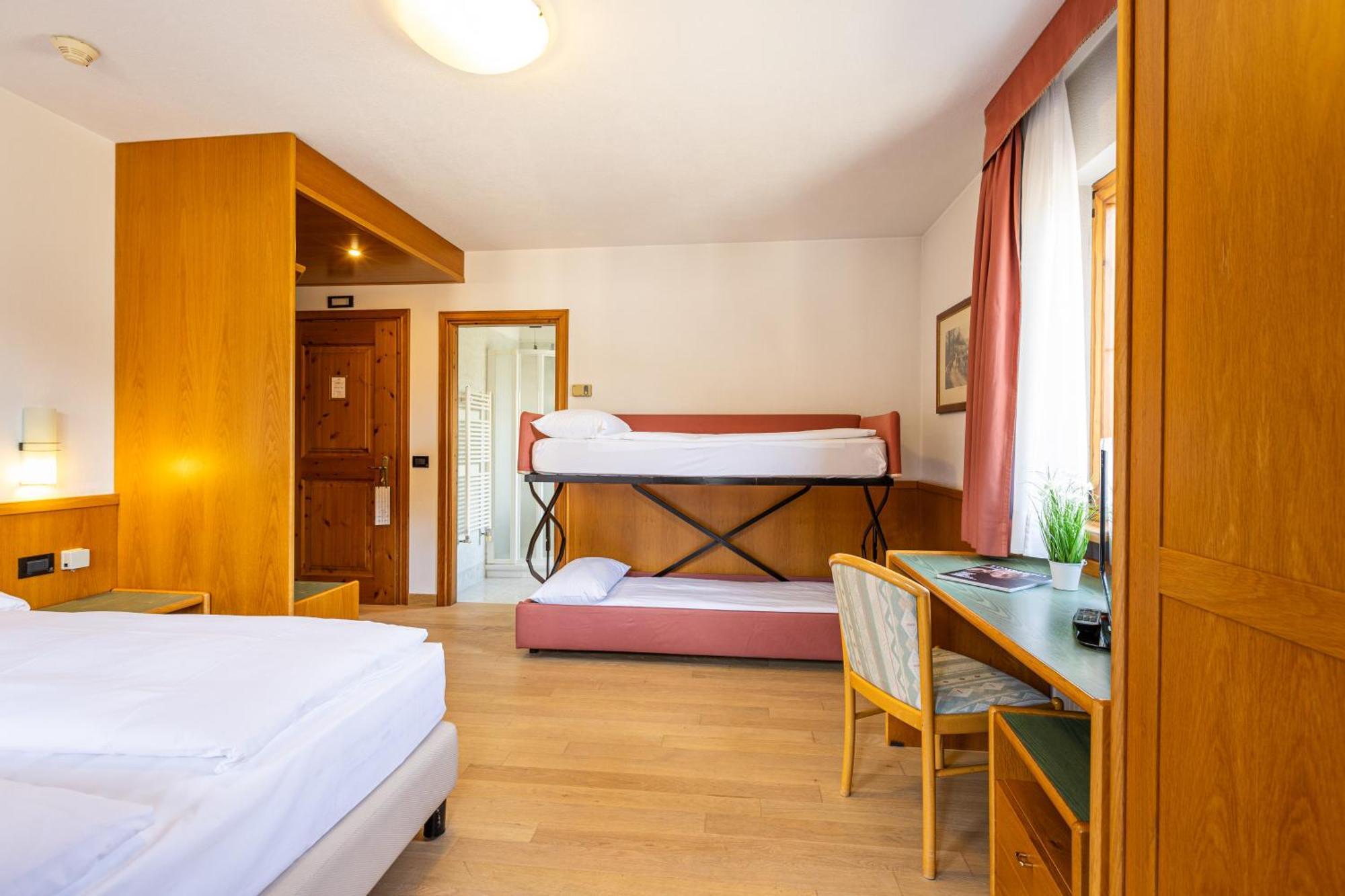 Hotel Cardo Isolaccia Bagian luar foto