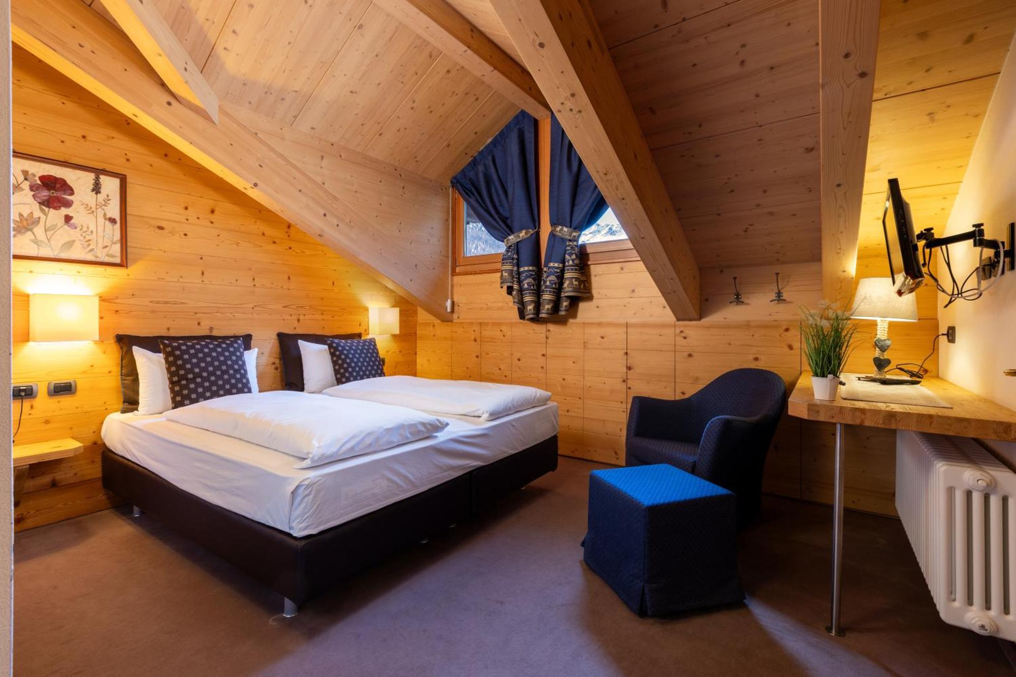 Hotel Cardo Isolaccia Bagian luar foto