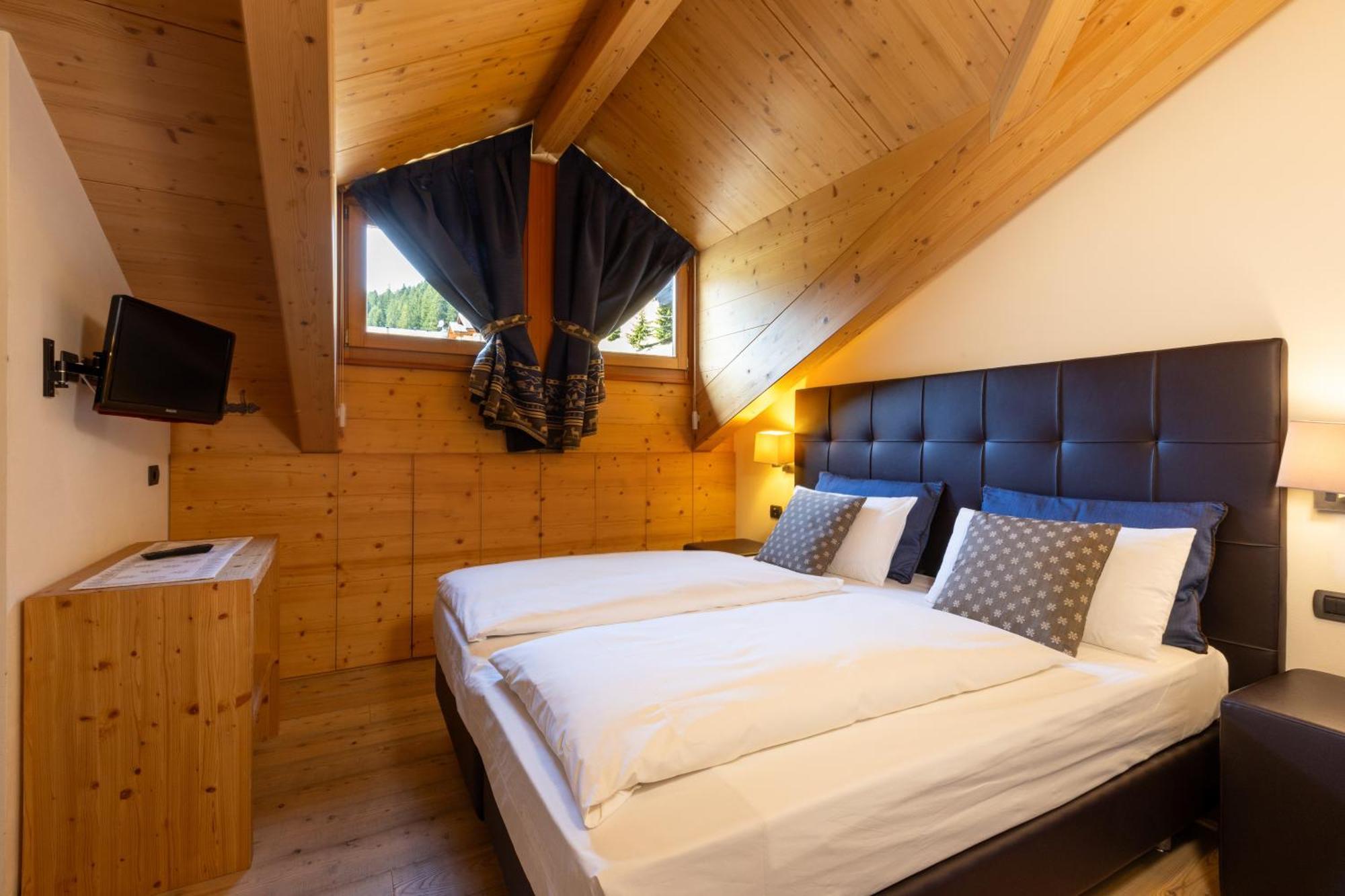 Hotel Cardo Isolaccia Bagian luar foto