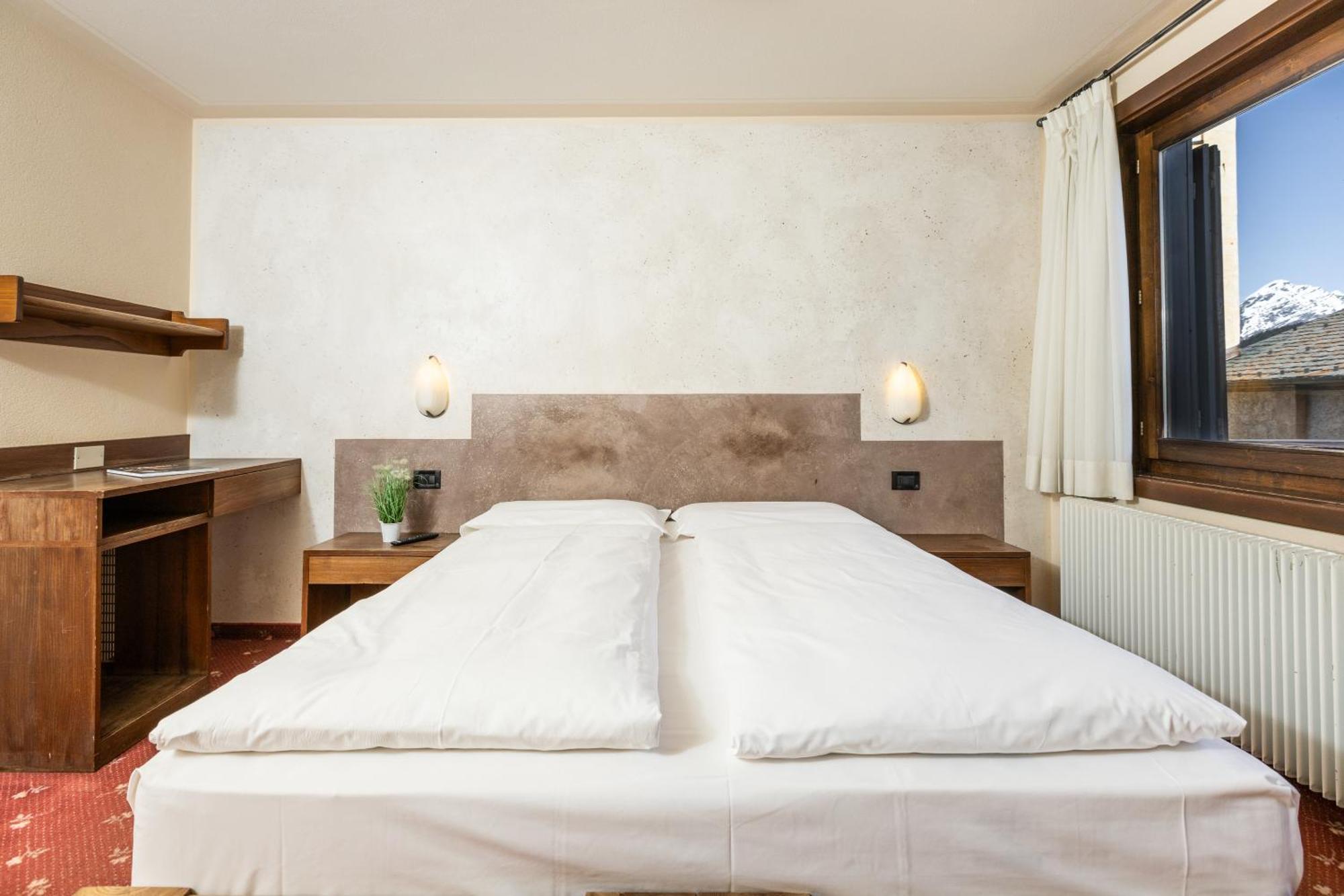 Hotel Cardo Isolaccia Bagian luar foto