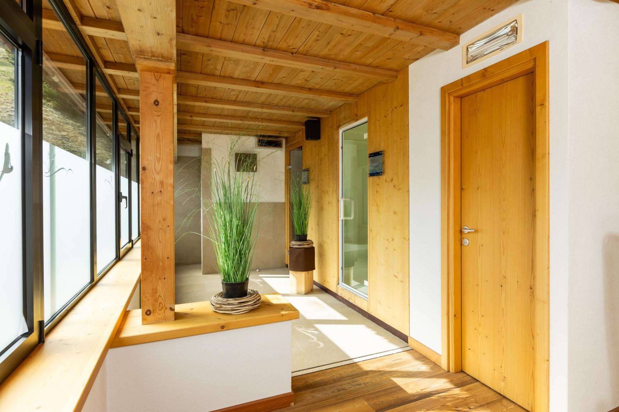Hotel Cardo Isolaccia Bagian luar foto