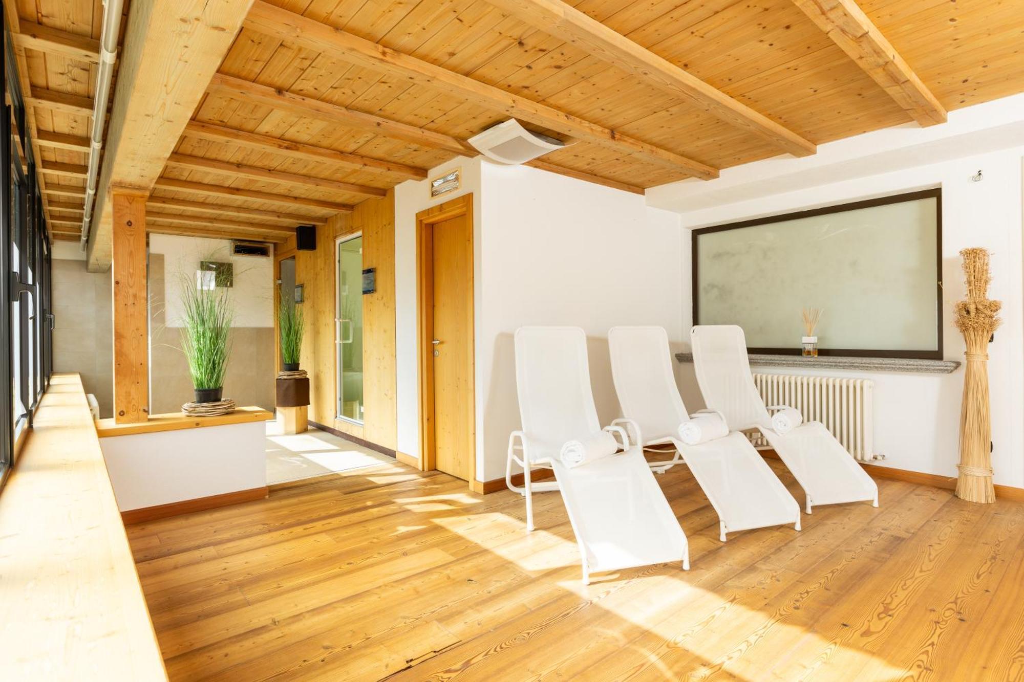 Hotel Cardo Isolaccia Bagian luar foto