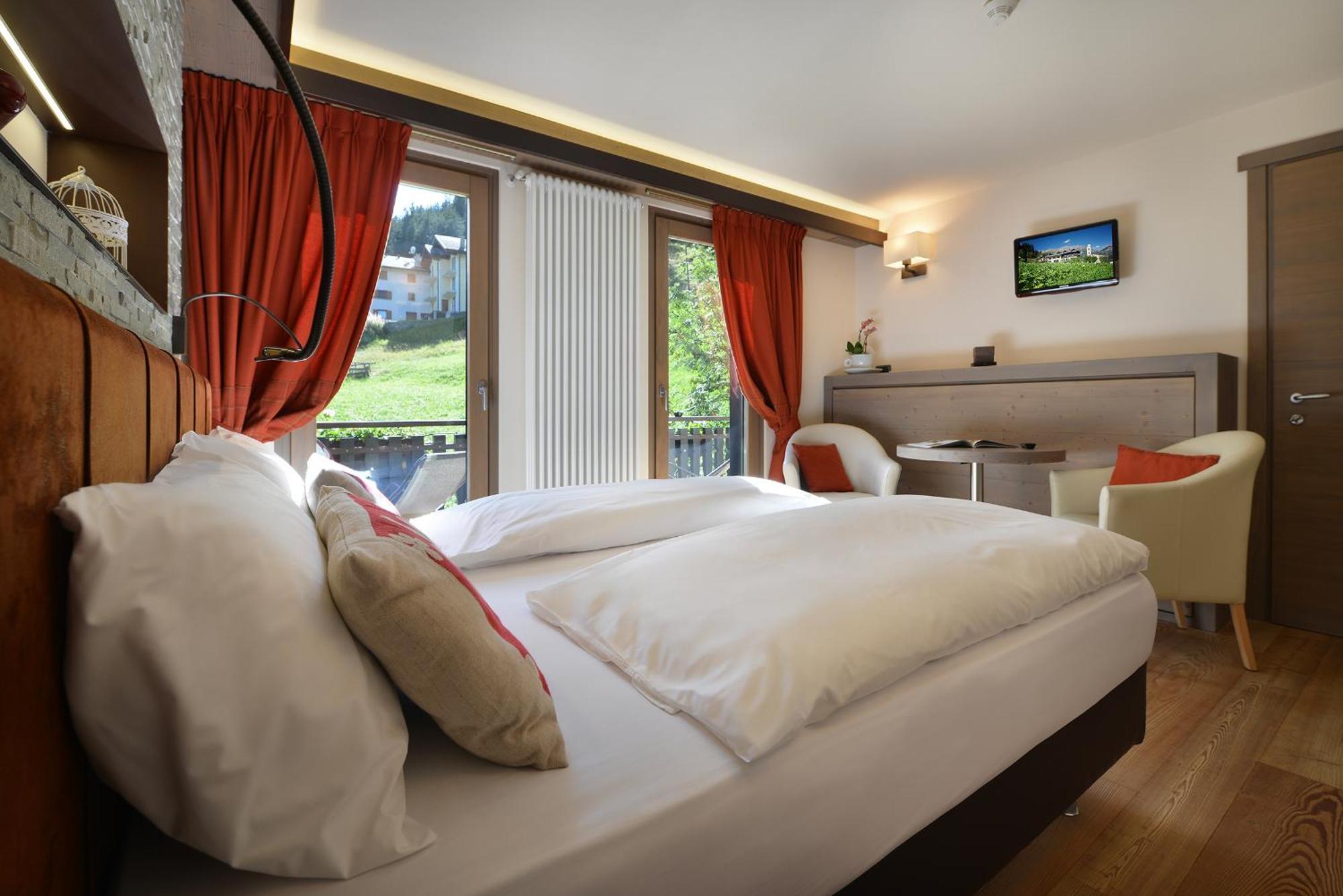Hotel Cardo Isolaccia Bagian luar foto