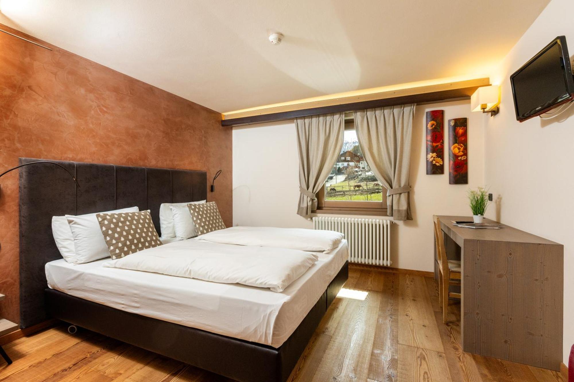 Hotel Cardo Isolaccia Bagian luar foto