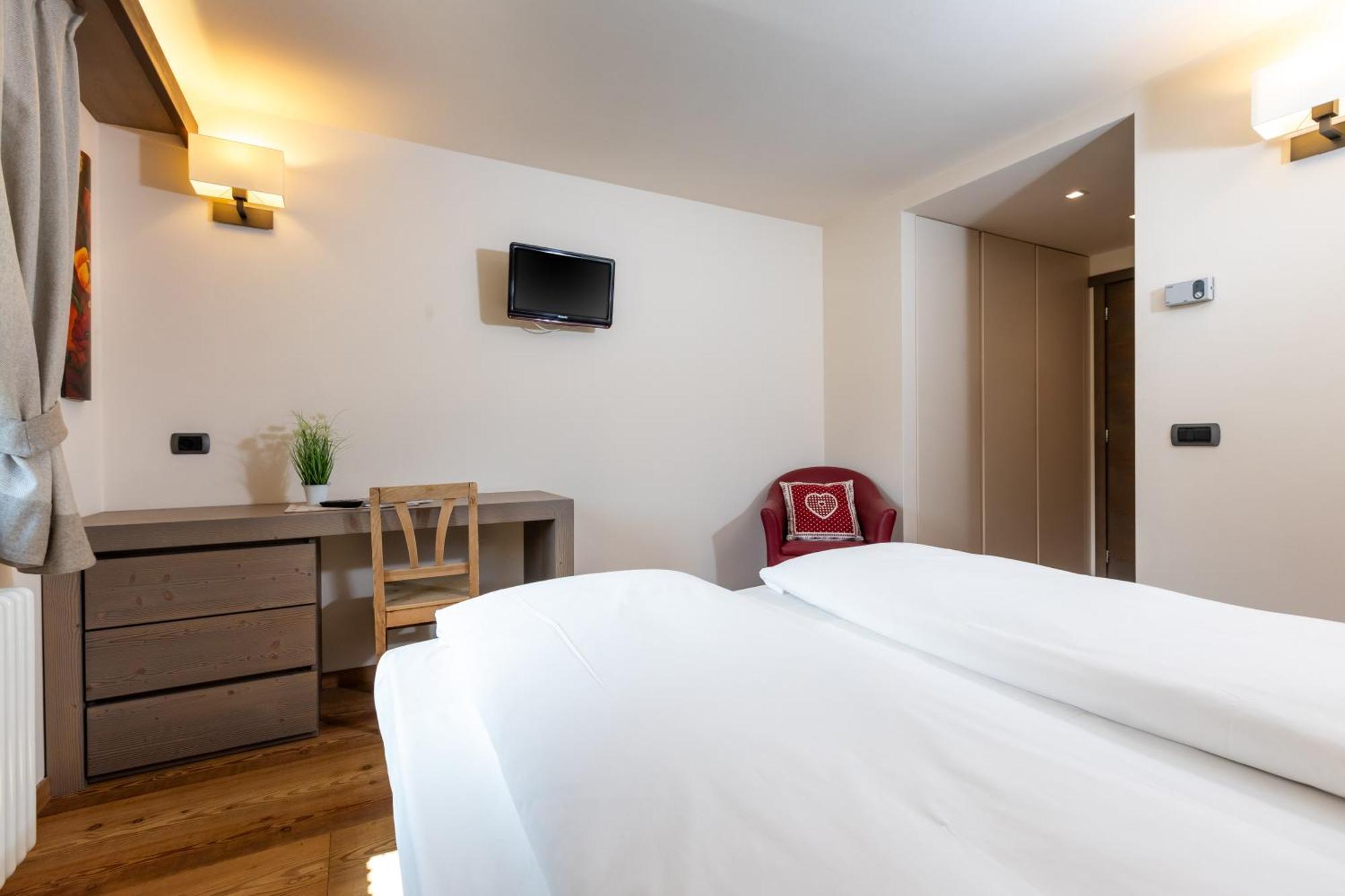 Hotel Cardo Isolaccia Bagian luar foto