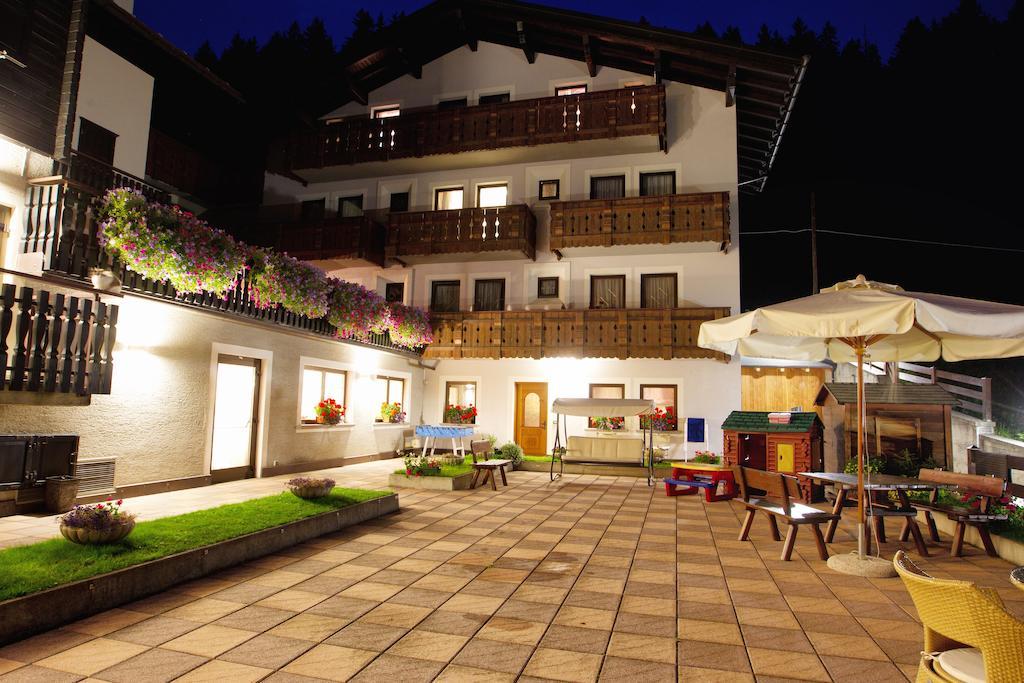 Hotel Cardo Isolaccia Bagian luar foto